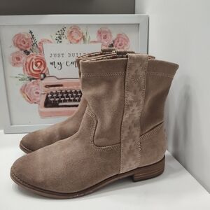 🤎EUC Tom's Amphora Laurel Burnished Suede Pull On Southwestern Ankle Boots, 6.5